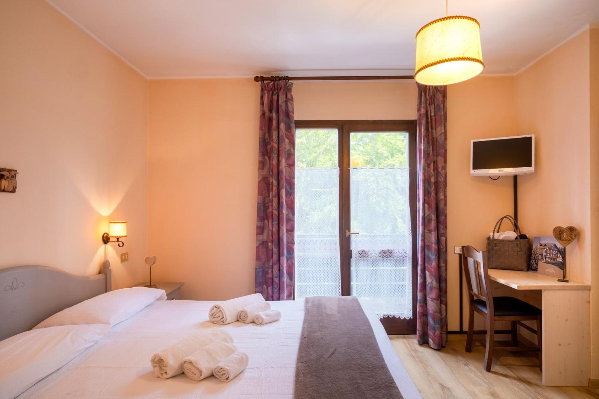 Hotel Piccola Baita Molveno Buitenkant foto